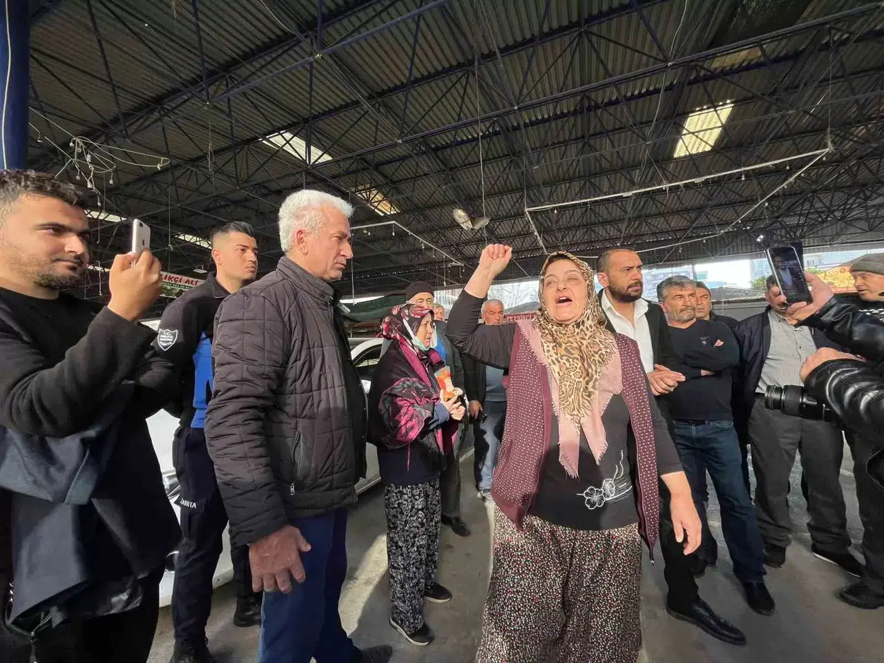 Kumluca’da Pazar Esnafı ile Zabıta Ortasında Tartışma Çıktı