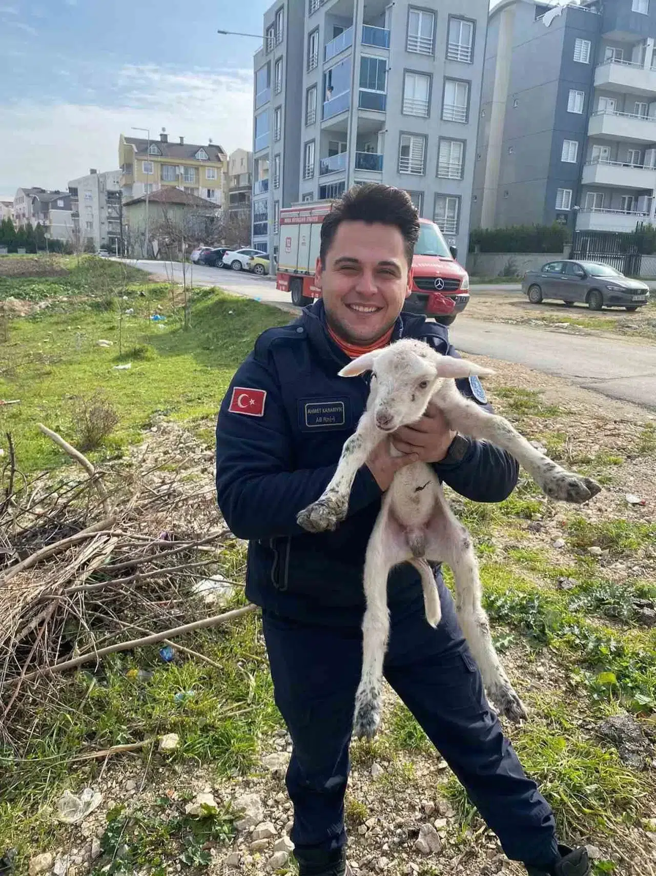 Kuyuya Düşen Kuzuyu İtfaiye Kurtardı