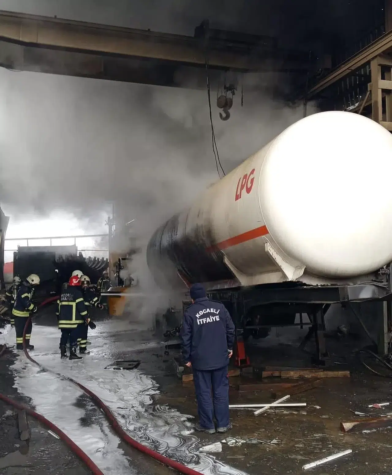 Lpg Tankı Patladı, Bir Emekçi Yaralandı