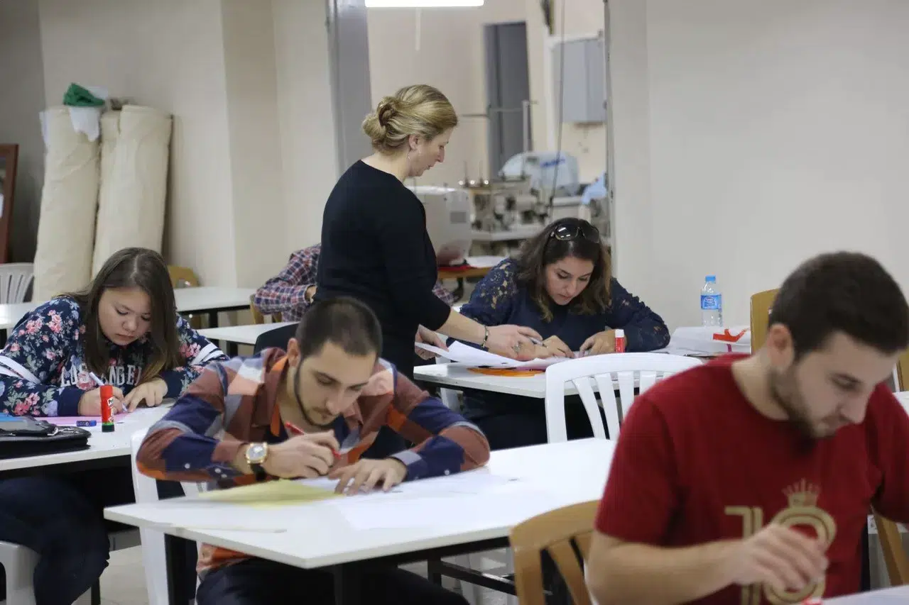 Malatya, Şanlıurfa ve Adıyaman’da Bayan İstihdamı Araştırması: “Çocuk Sahibi Bayanların Çalışmasına Patronlar Mecburilik Gözüyle Bakıyor”