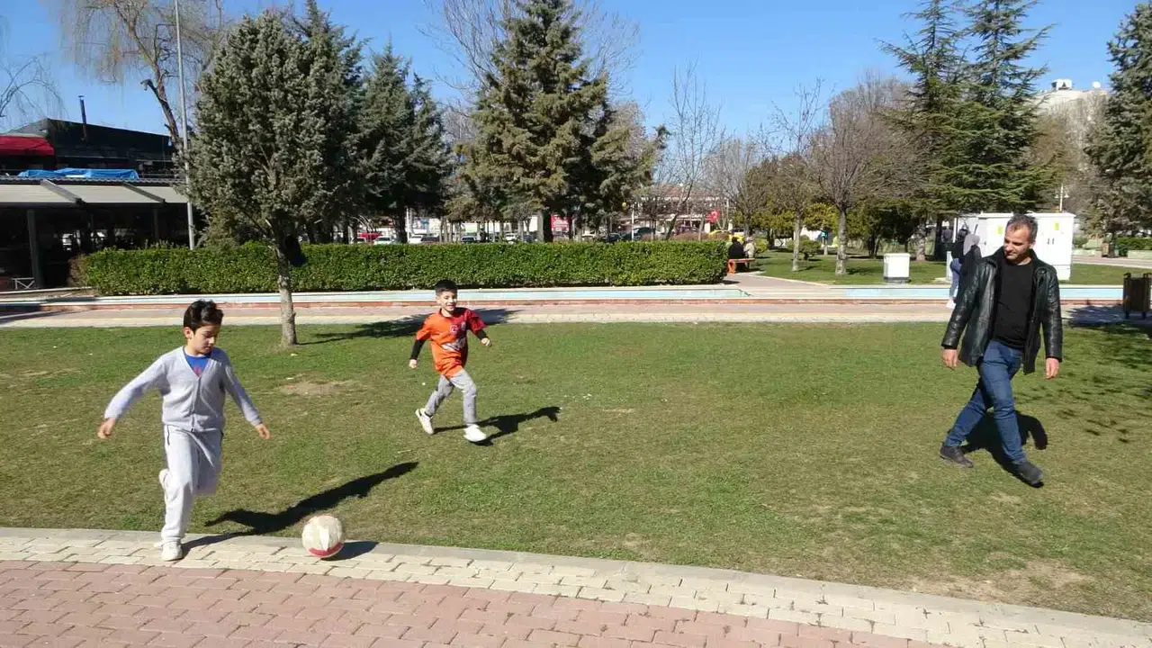 Malatya’da Hoş Hava “Kışı” Unutturdu