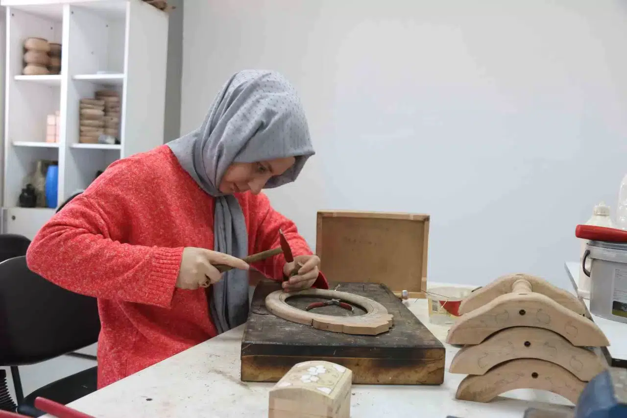 Mardin’de Bayanlar Adem’lerde Kurslara Katılarak Vakitlerini Kıymetlendiriyor