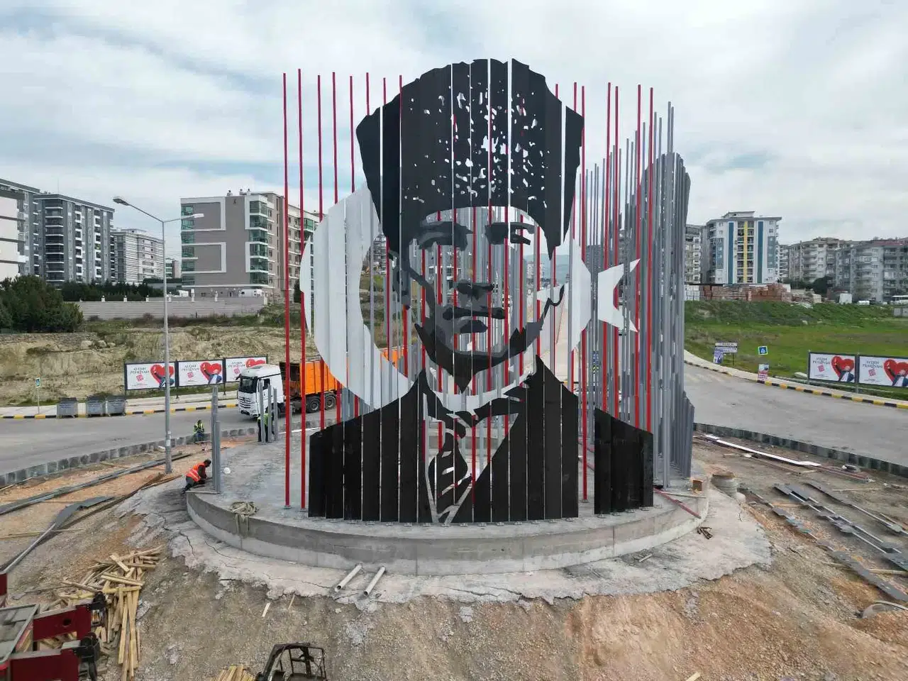 Menemen’e 4 Boyutlu Atatürk Anıtı