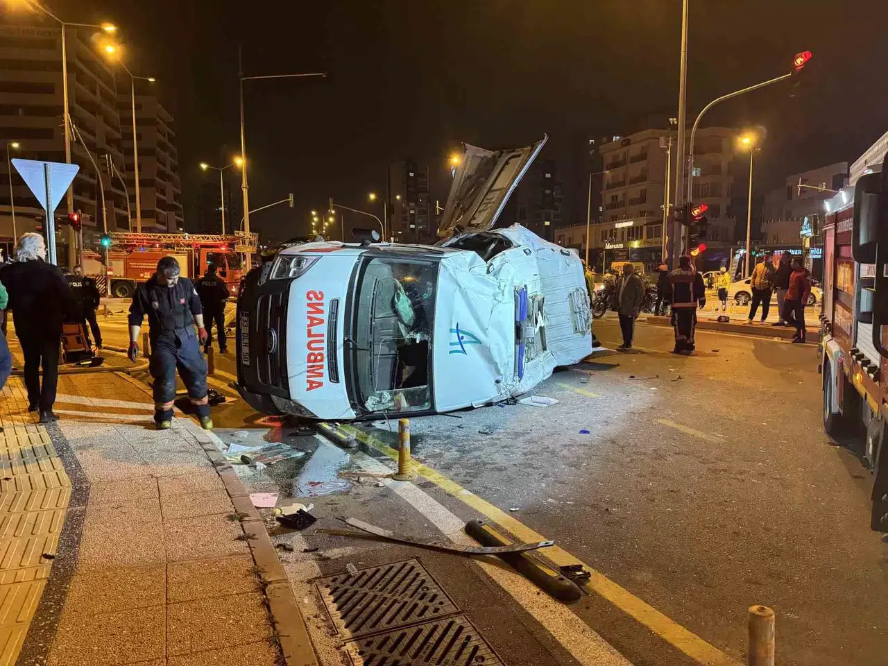 Mersin’de Ambulans ile Araba Çarpıştı: 1’i Ağır 7 Yaralı