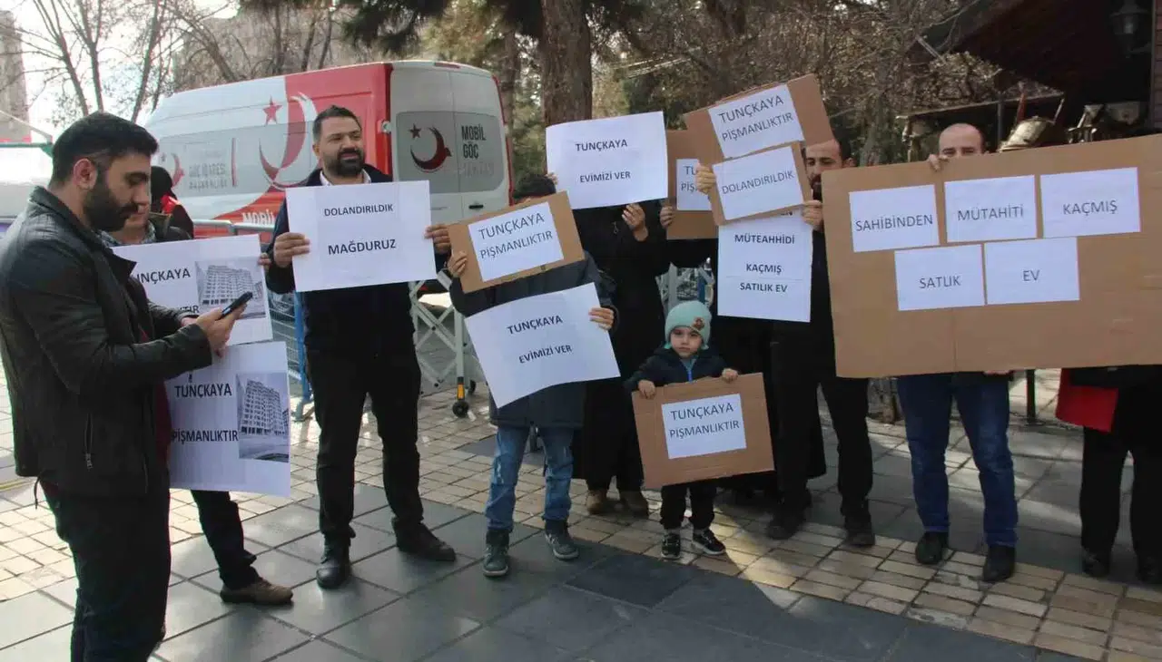 Mesken Verme Vaadiyle Vatandaşı Dolandırdıkları Sav Edilen Sanıklar Hakim Karşısında