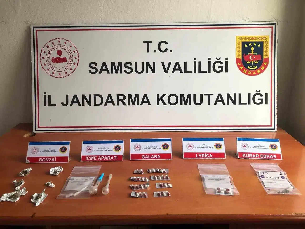 Meskenlerinde Uyuşturucu Ele Geçen 2 Kişi Yakalandı