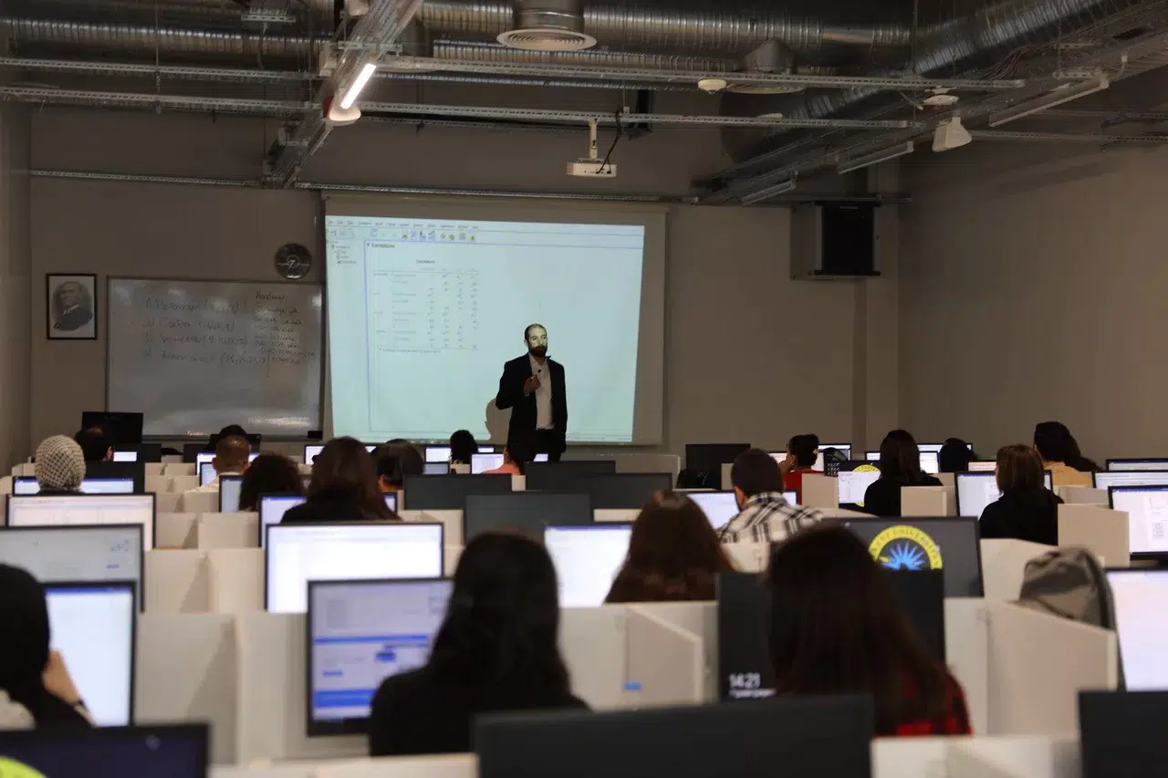 Meslek Yüksekokulu Akademisyenleri Yetkinliklerini Artırıyor