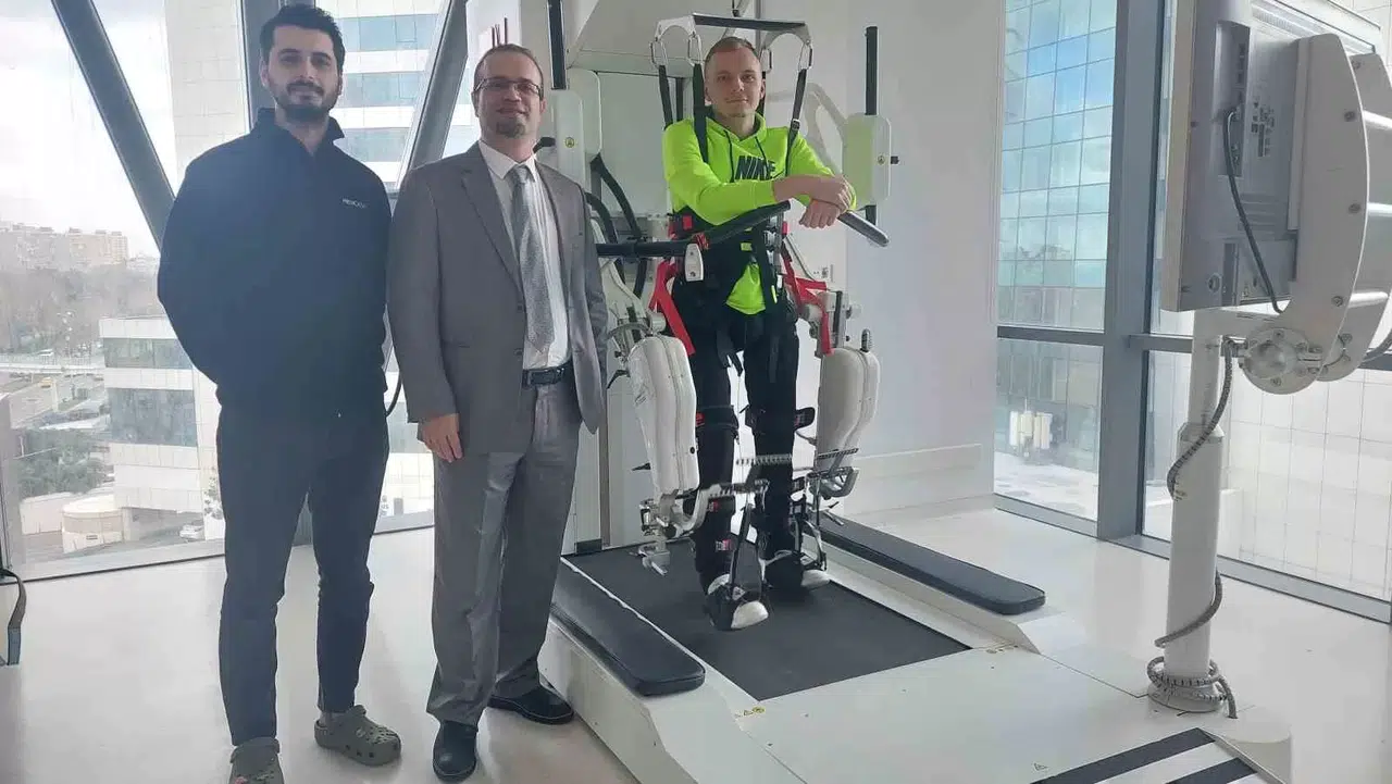 Omurilik Felçli Bosnalı Genç Türkiye’de Tekrar Yürüme Umudu Buldu