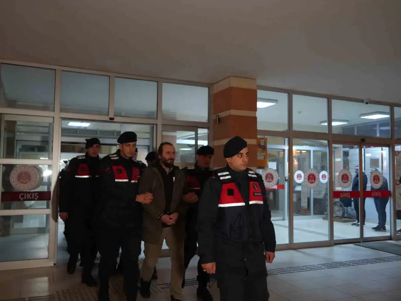 Organize Cürüm Örgütüne 12 Vilayette Eş Vakitli Düzenlenen Operasyonda 4 Kişi Tutuklandı