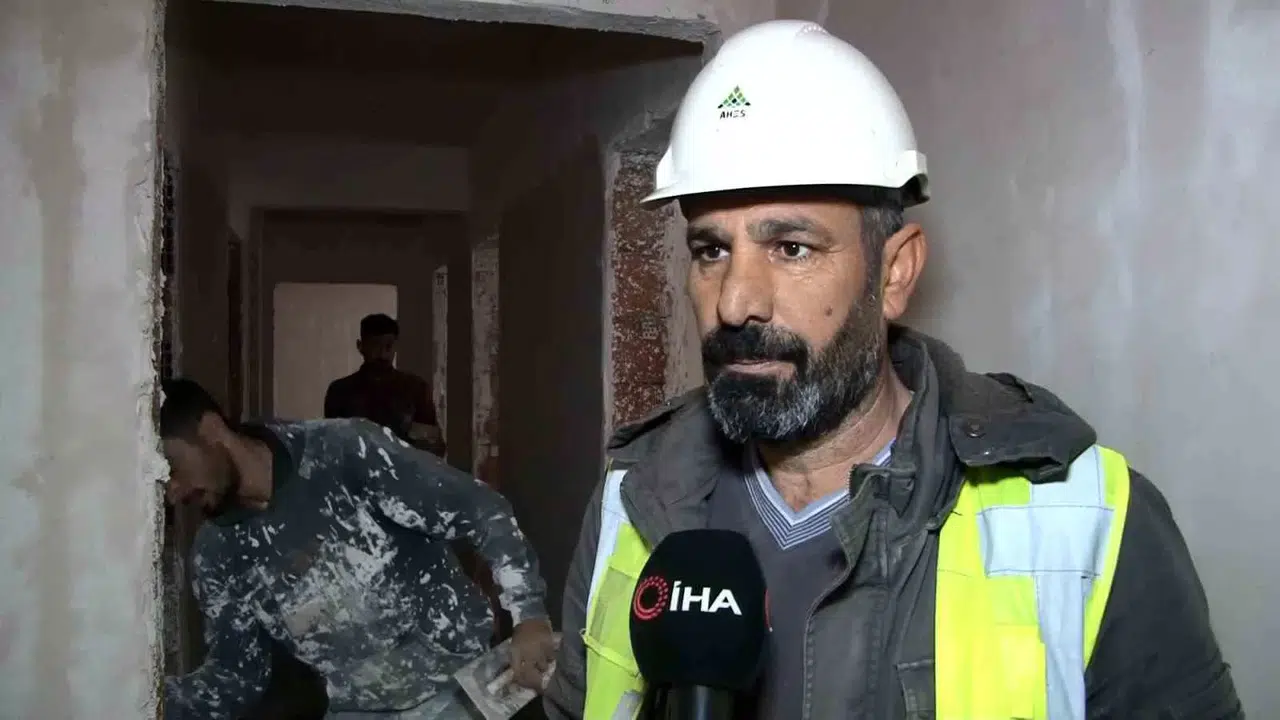 Öteki Kentlerden Gelerek Depremzedeler İçin Gece Gündüz Çalışıyorlar