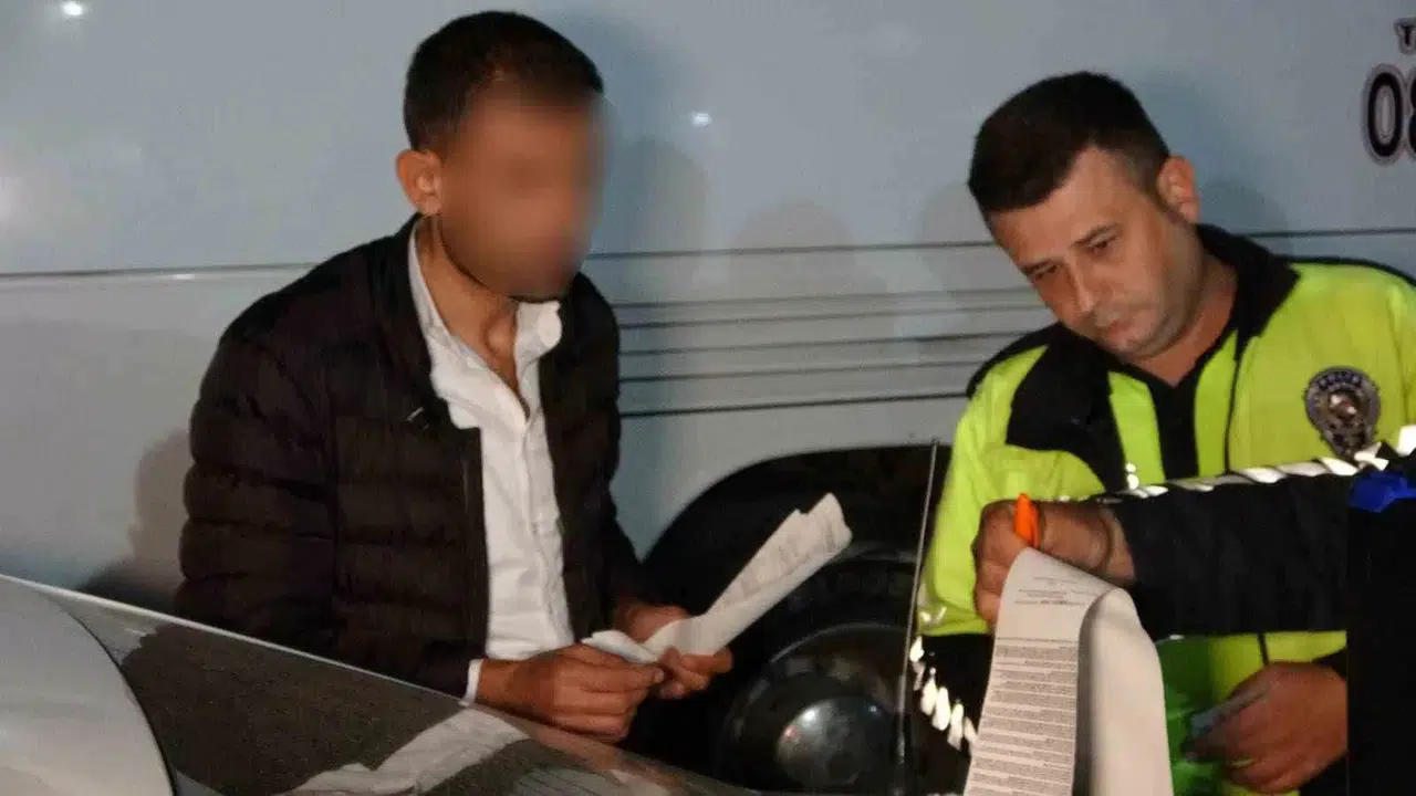 Otobüs Üst Üste Kaza Tehlikesi Atlattı, Yolcular Şikayet Edince Otobüs Şoförü Alkollü Çıktı