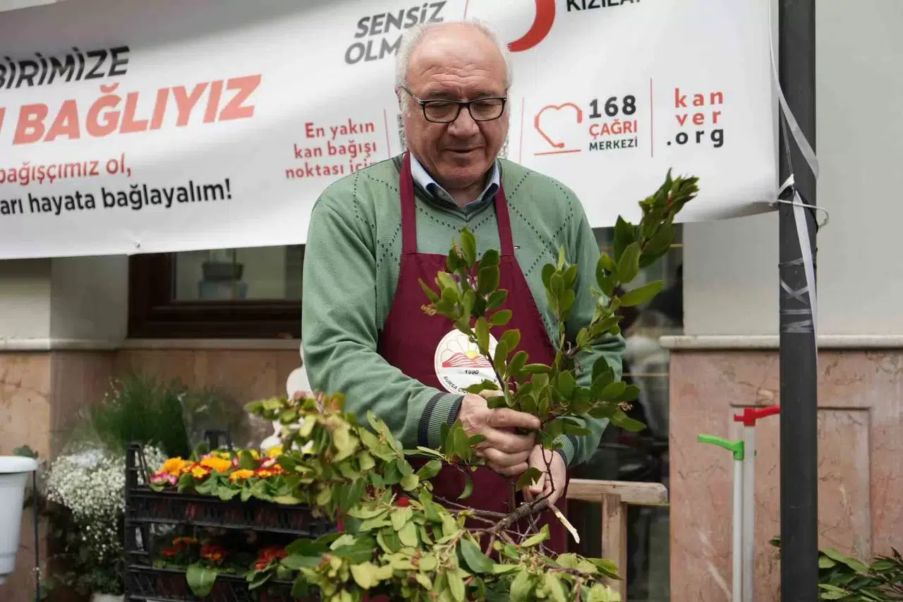 (Özel) Bursalı Çiçekçiler Uyuşturucu Tacirine İsyan Etti..."O Kişi Meslektaşımız Değil"