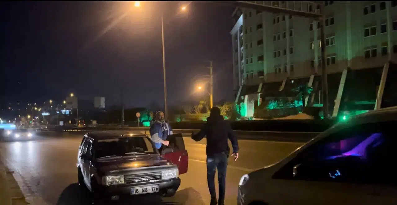 (Özel) Polisi Görünce Geri Vites Yapan Şoför Bu türlü Yakalandı...117 Promil Alkollü Çıktı