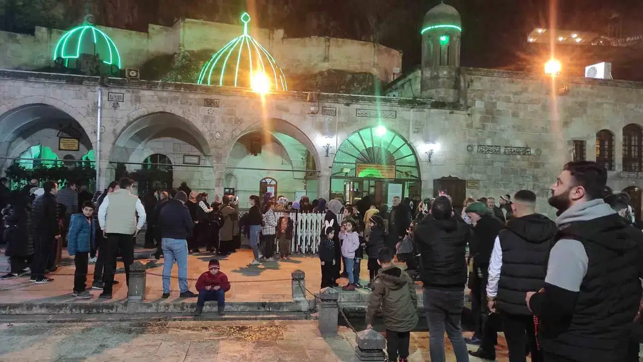 Peygamberler Kenti Şanlıurfa’da Berat Kandili Coşkusu