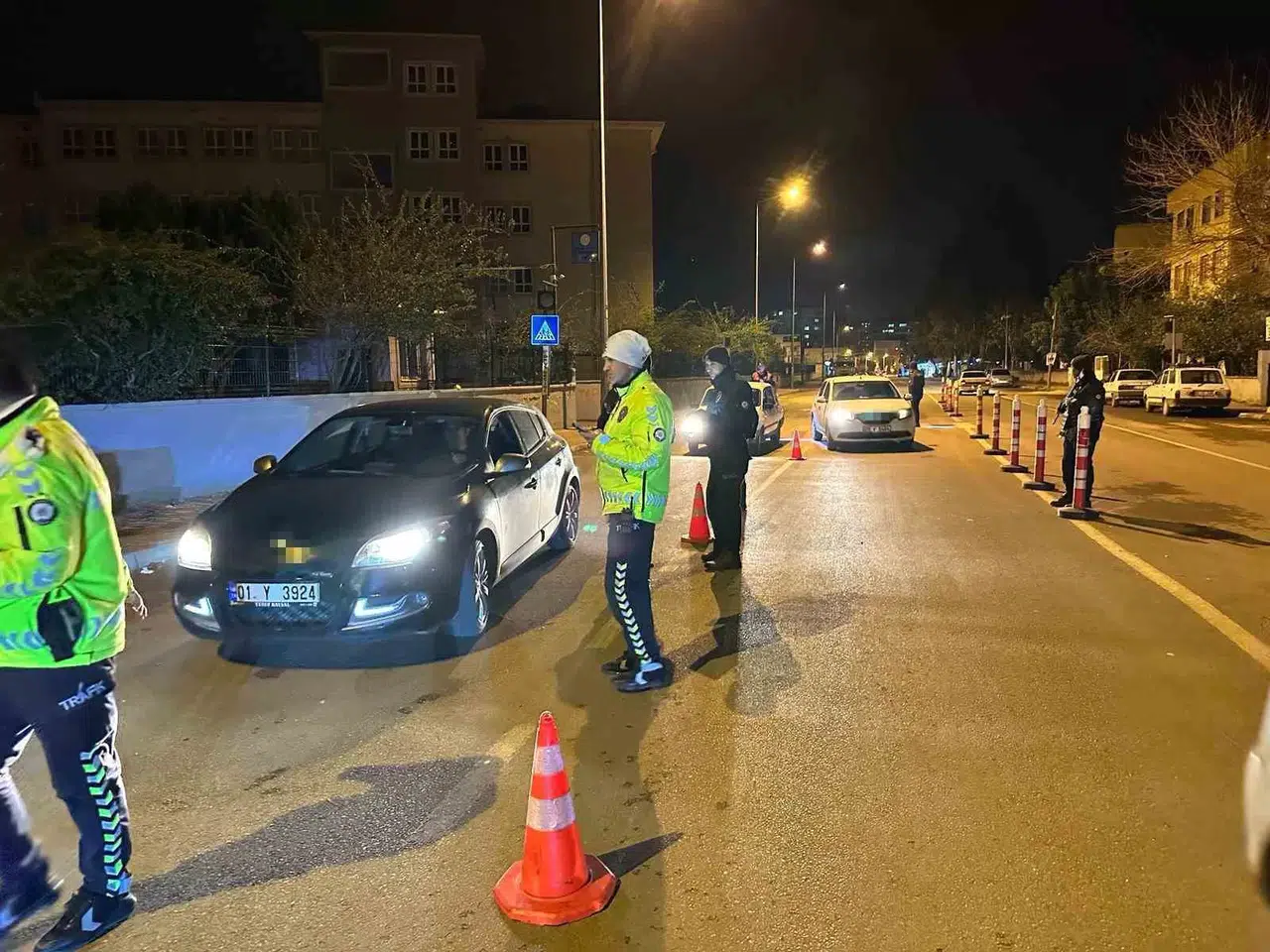 Polis Aranan Şahısları Kontrollerde Yakaladı