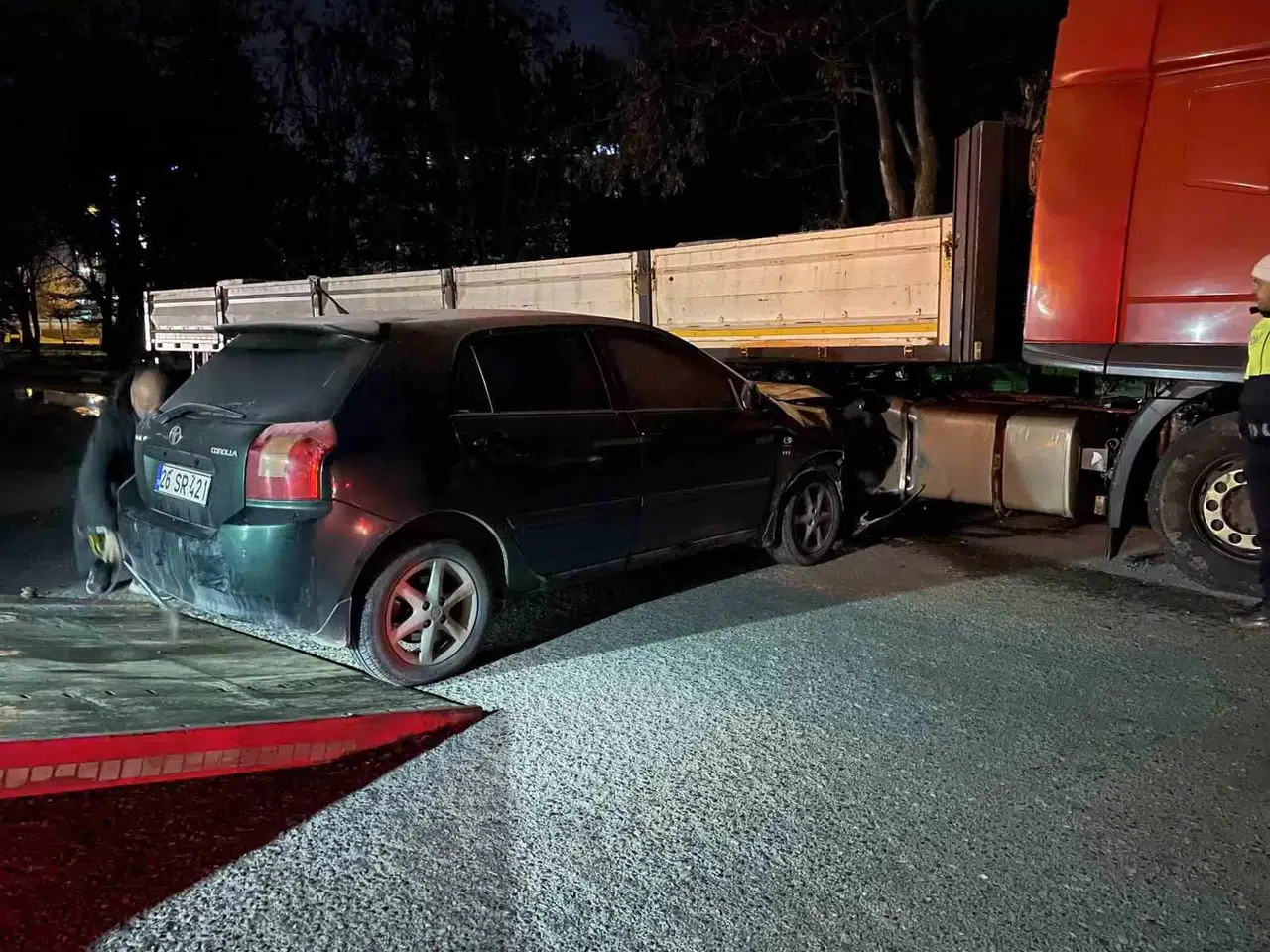 Polisten Kaçan Alkollü Şoför Tıra Çarptı