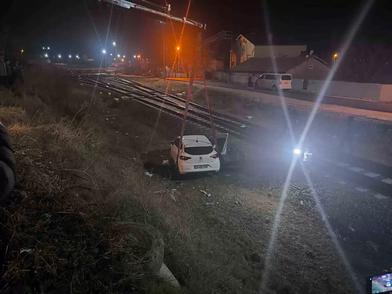 Polisten Kaçarken Demiryoluna Uçtular: Arabadaki 2 Şahsa Gözaltı