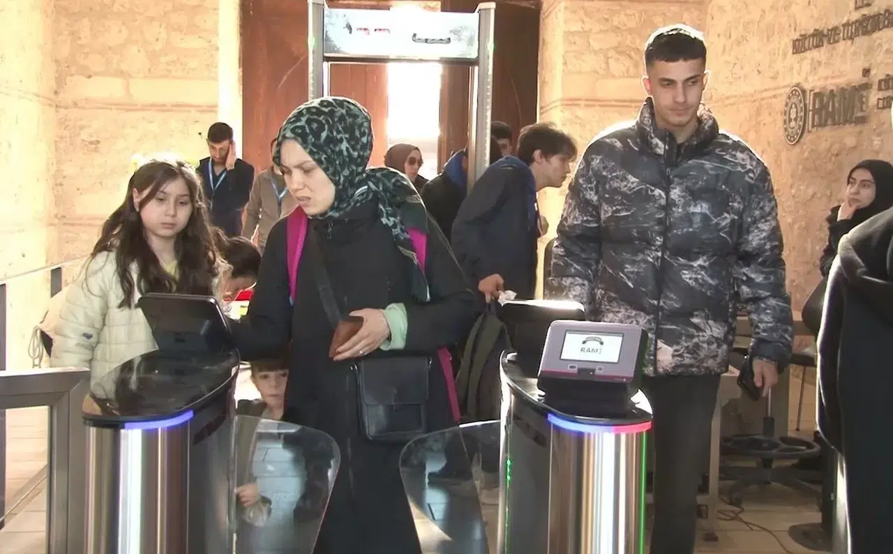 Rami Kütüphanesi’nde Yeni Düzenleme: Kimlik Kartının Barkodu Turnikeye Okutularak Giriliyor