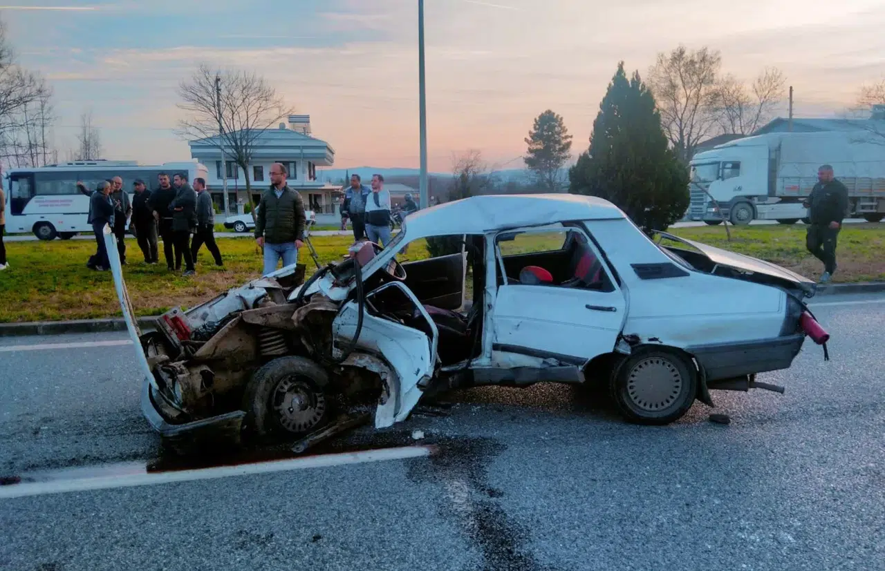 Samsun’da İki Araba Çarpıştı: 1 Meyyit, 5 Yaralı