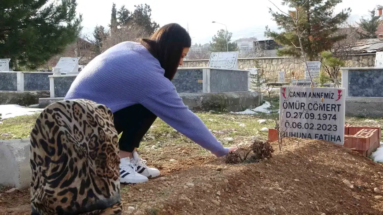 Sarsıntının Ayırdığı Aile Hayata Tutunmaya Çalışıyor