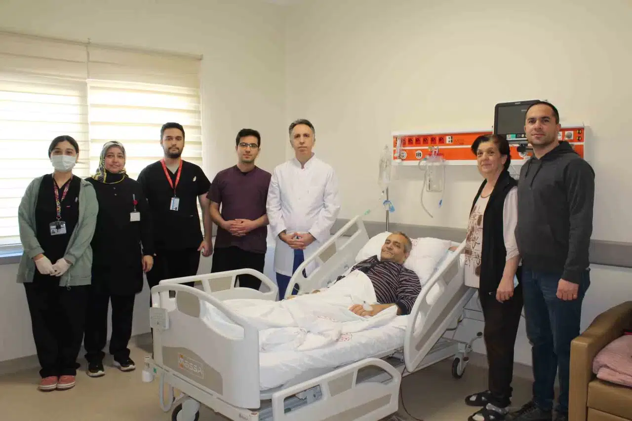 Seah’ta Bir Birinci Daha: At Nalı Böbreğe Sahip Hastadan 15 Santimetre Tümör Çıkarıldı