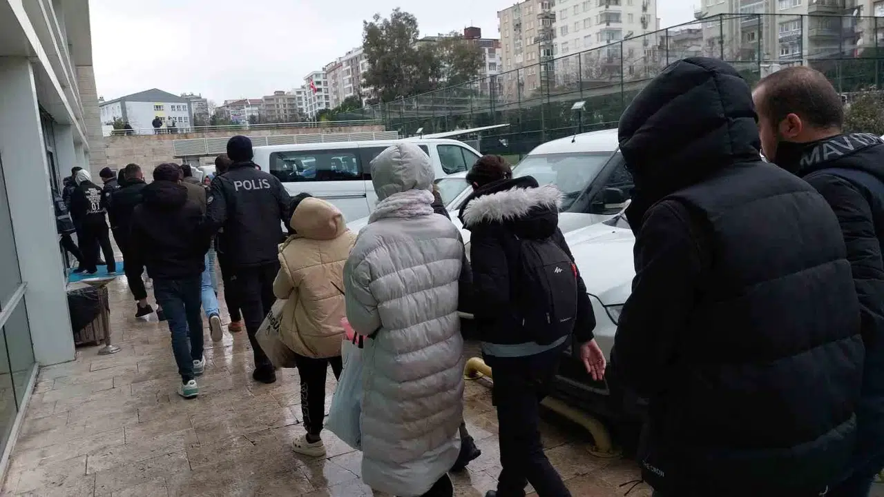 "Sibergöz-21?? Operasyonunda Gözaltına Alınan 66 Şahıstan 28’i Adliyeye Sevk Edildi