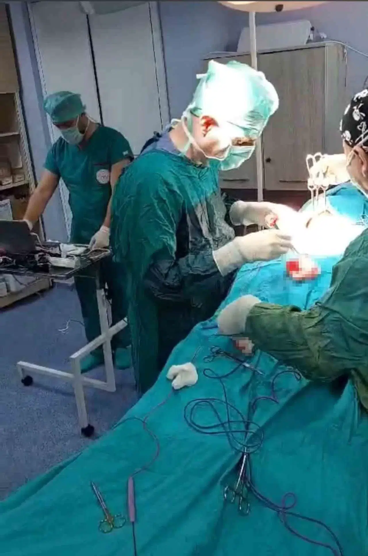 Siirt’te, Özel Aygıtla Ses Telleri Korunarak Guatr Ameliyatı Yapıldı