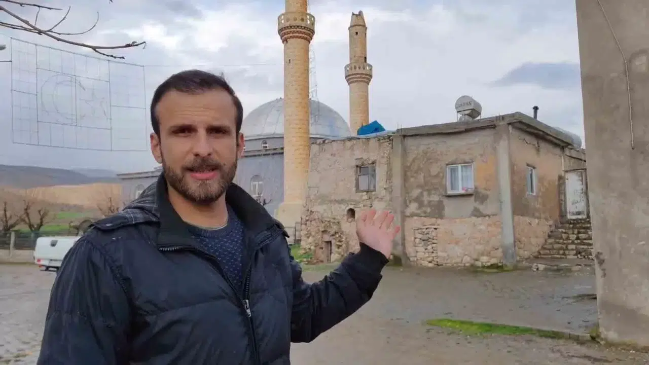 Siirt’te Yıldırım Düştüğü Minare Ziyan Gördü