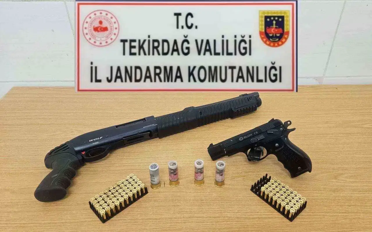 Silah, Bıçak ve Mermiler Ele Geçirildi