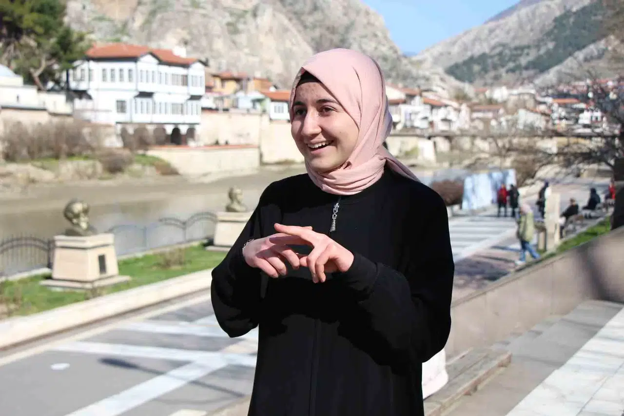 Sude Nur’un “Ana Dili” İşaret Lisanı