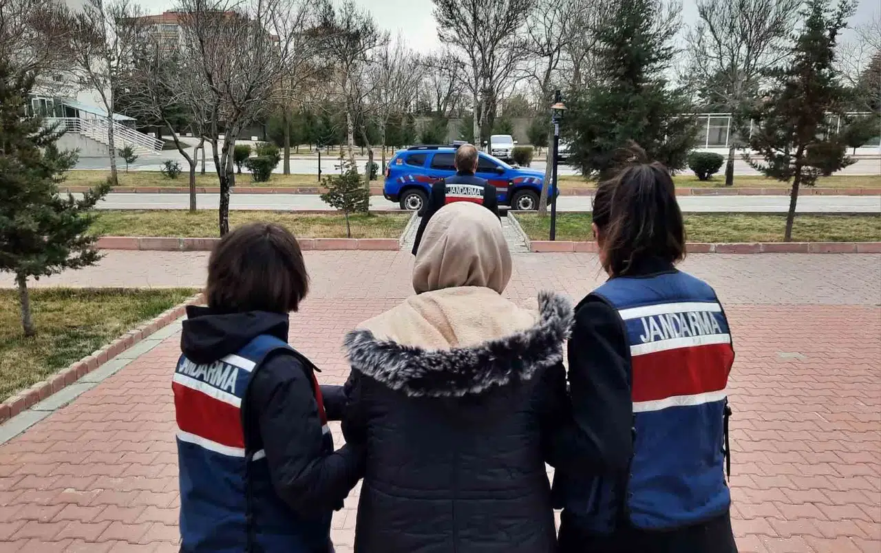 Suriye’de Faaliyet Gösteren Pkk’lı Bayan Aksaray’da Yakalandı
