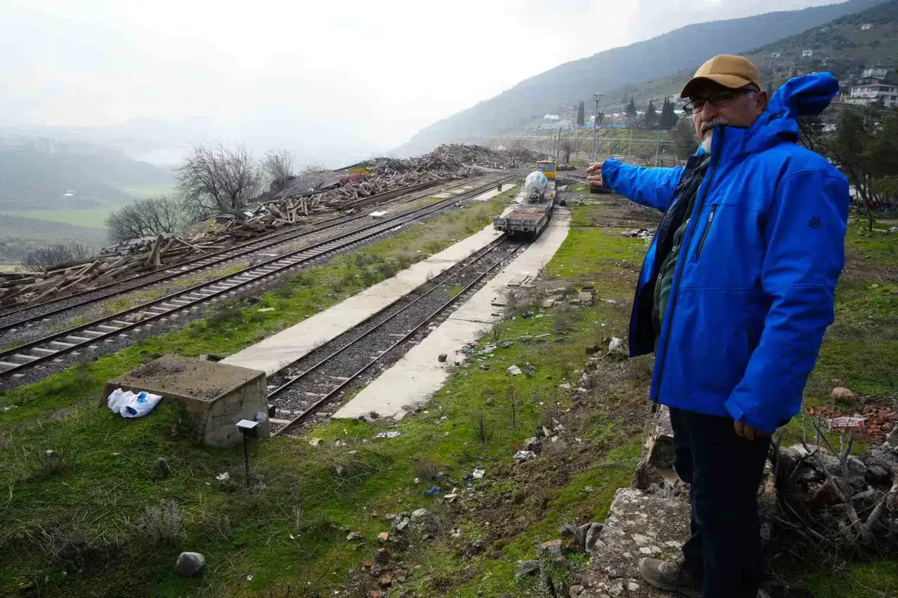 Tahrip Olan Tren İstasyonu Sarsıntıdan 1 Yıl Sonra Tekrar Görüntülendi