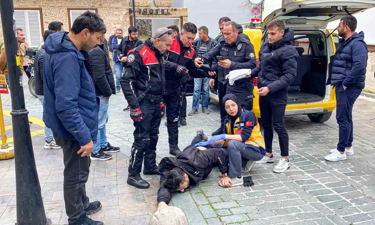 Ticari Taksi ve Motosiklet Şoförü Ortasında Yol Verme Hengamesi: 1 Yaralı