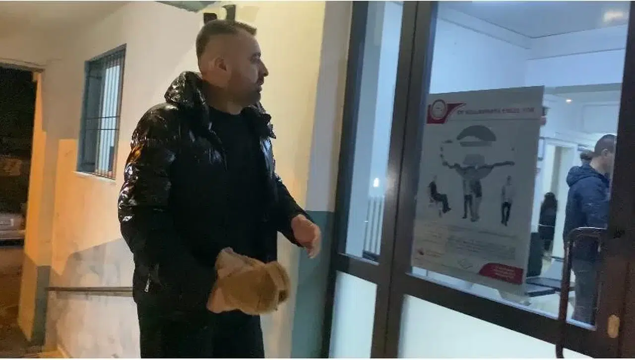 Ticari Takside Unutulan Çantayı Fark Eden Sürücü Karakola Teslim Etti