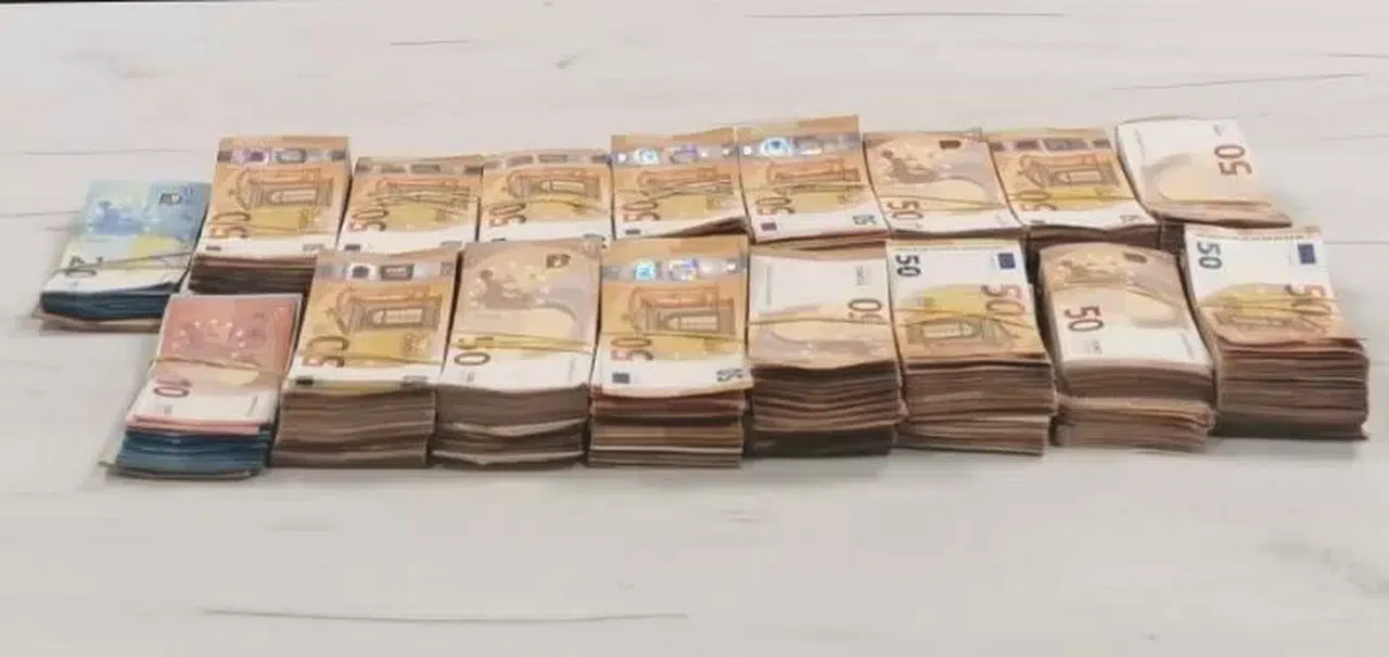 Tırın Dondurucusuna Konulan 153 Bin EURO Ele Geçirildi