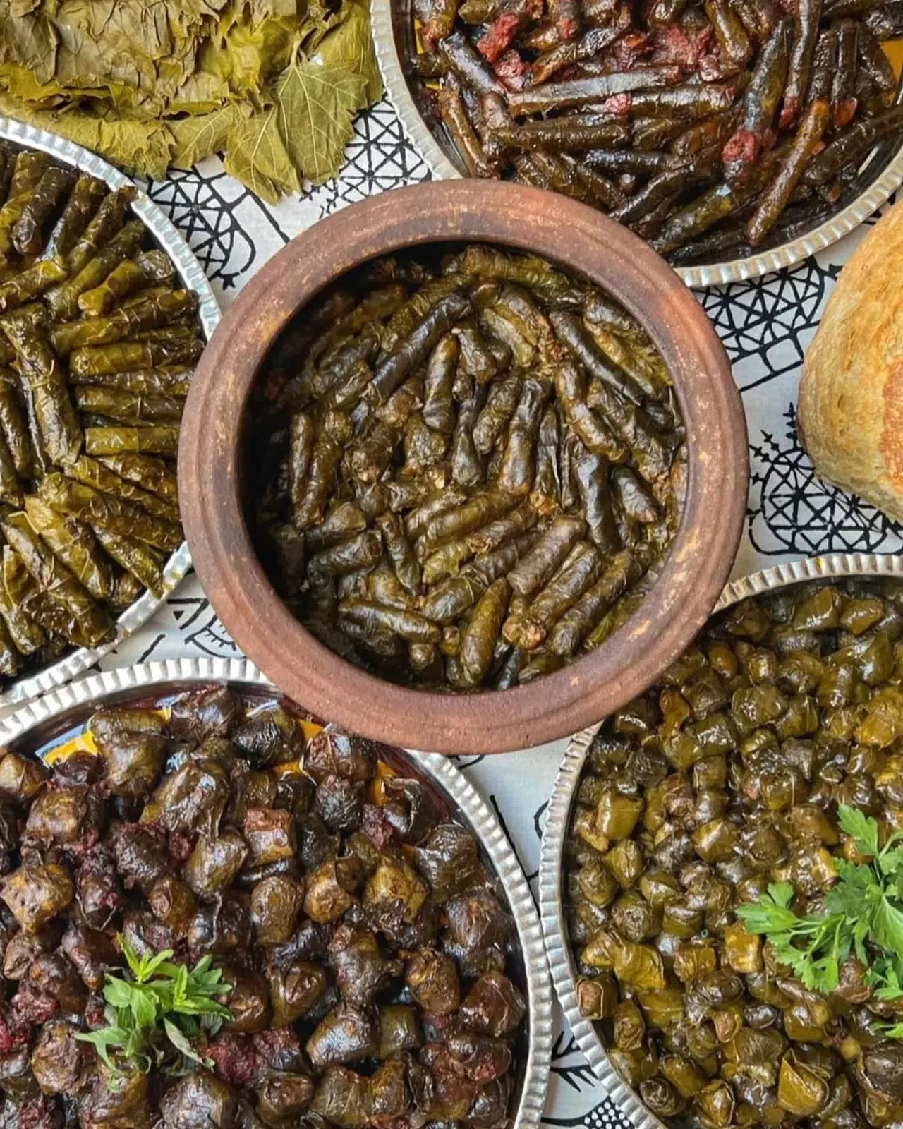 Tokatlı Bayanlar İstanbul’un Ünlü Restoranlarına “Tokat Dolması” Gönderiyor