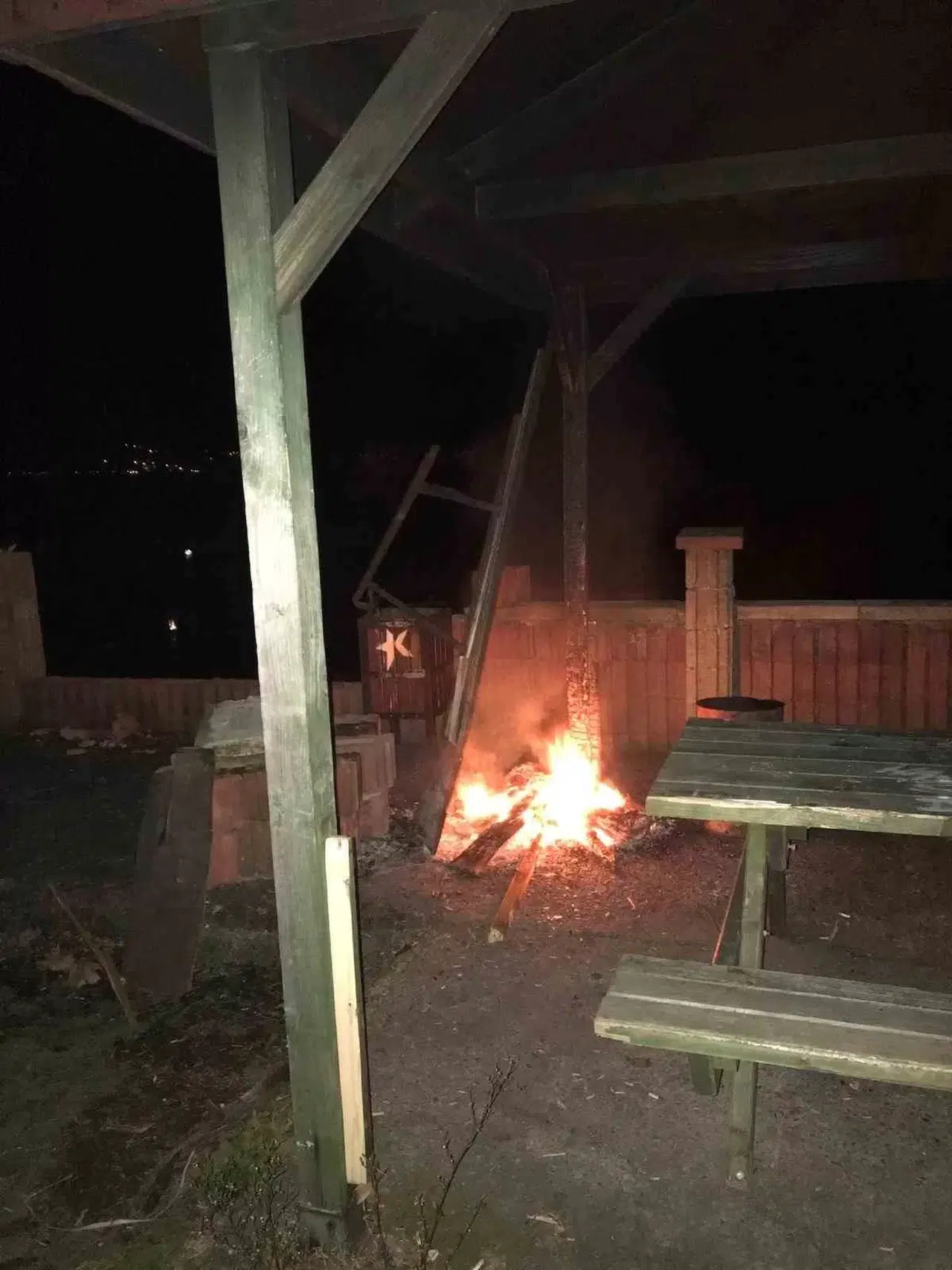 Toplumsal Medyada Etkileşim Alabilmek İçin Kamelyayı Ateşe Verdiler