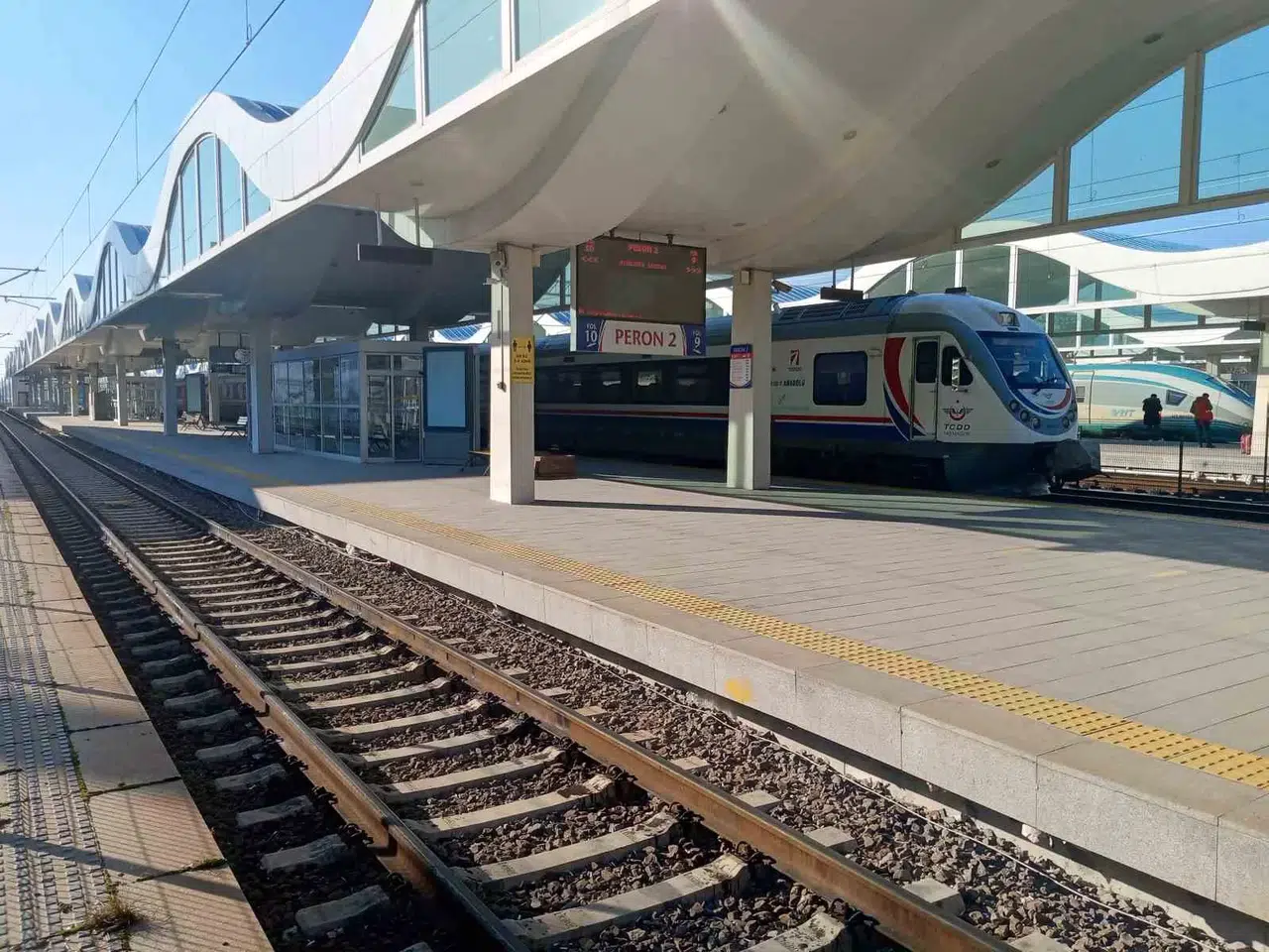 Tren Bileti Bulmak Neredeyse İmkânsız Hale Geldi, Sefer Sayıları Yetmiyor