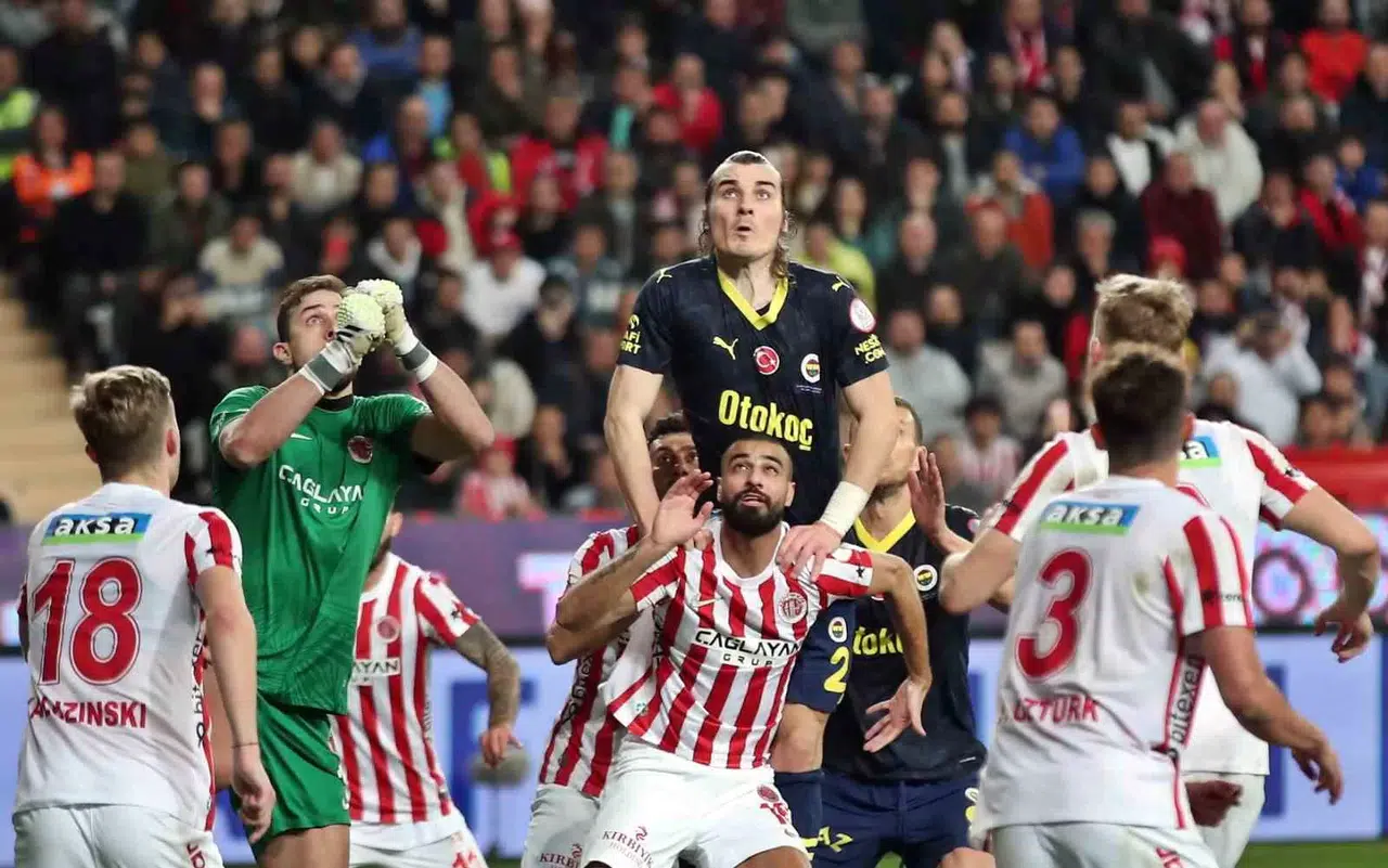 Trendyol Muhteşem Lig: Antalyaspor: 0 - Fenerbahçe: 1 (İlk Yarı)