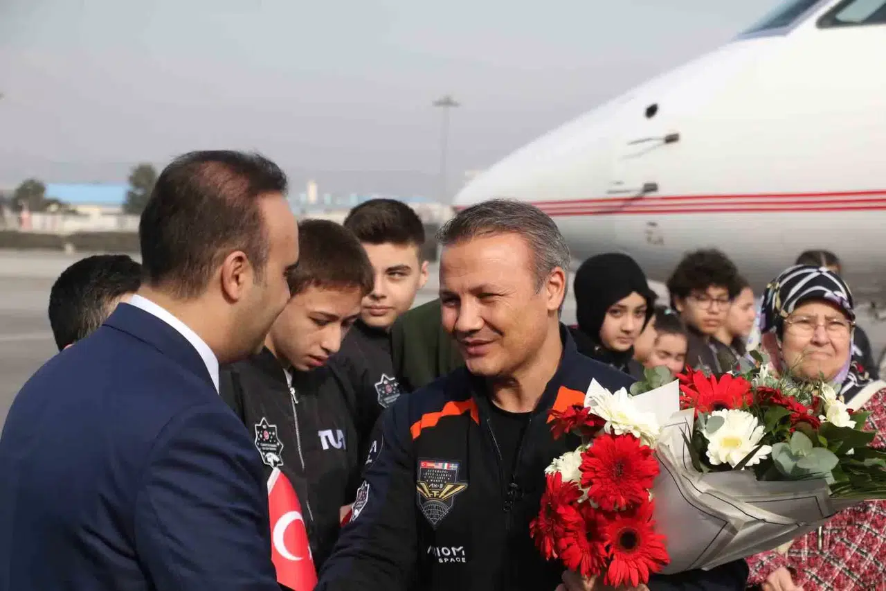 Türk Astronot Alper Gezeravcı Yurda Döndü