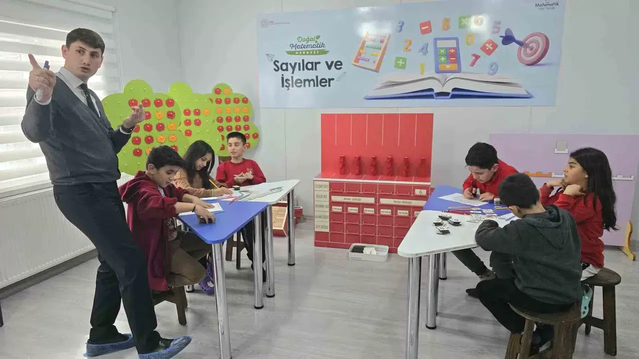 Türkiye’deki Birinci, Çocuklar Oynayarak Matematik Öğreniyor