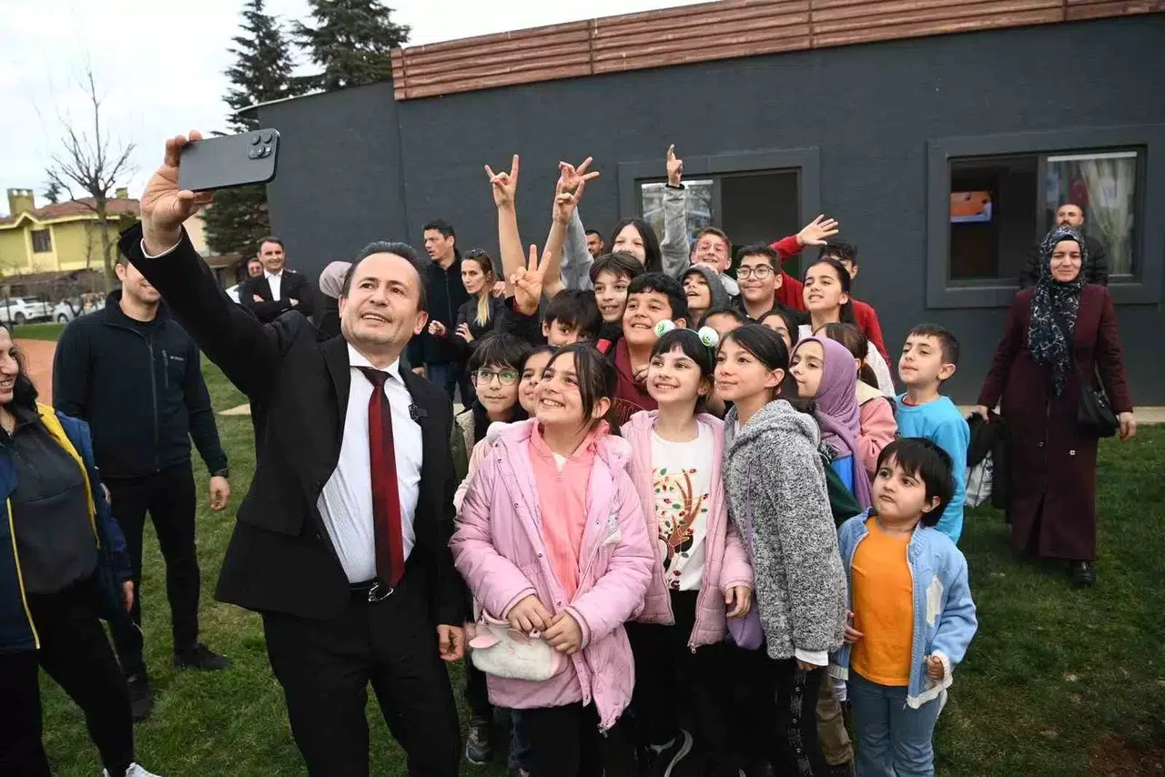 Tuzla’da Gençlerin Yeni Adresi: Çınar Gençlik Eğitim ve Spor Kompleksi