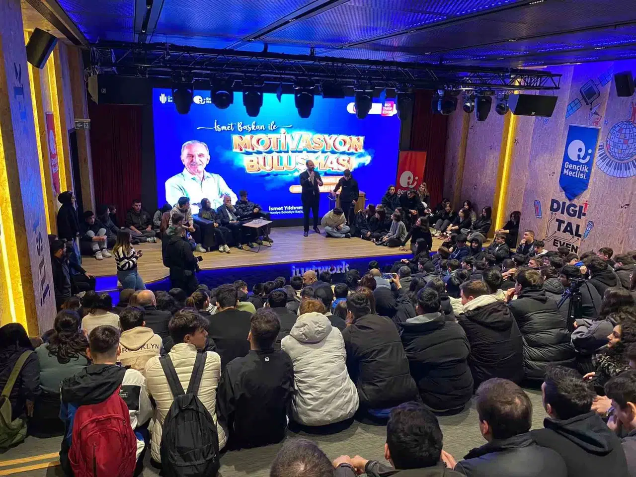 Ümraniye Belediye Lideri İsmet Yıldırım Gençlerin Sorularını Yanıtladı