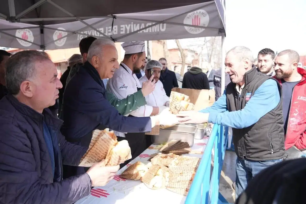 Ümraniye Belediye Lideri Yıldırım, Sanayi Esnafına Balık Ekmek Dağıttı