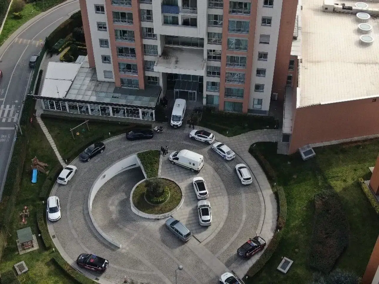 Ümraniye’de Dini Nikahlı Eşi ve 2 Kızını Öldürdü