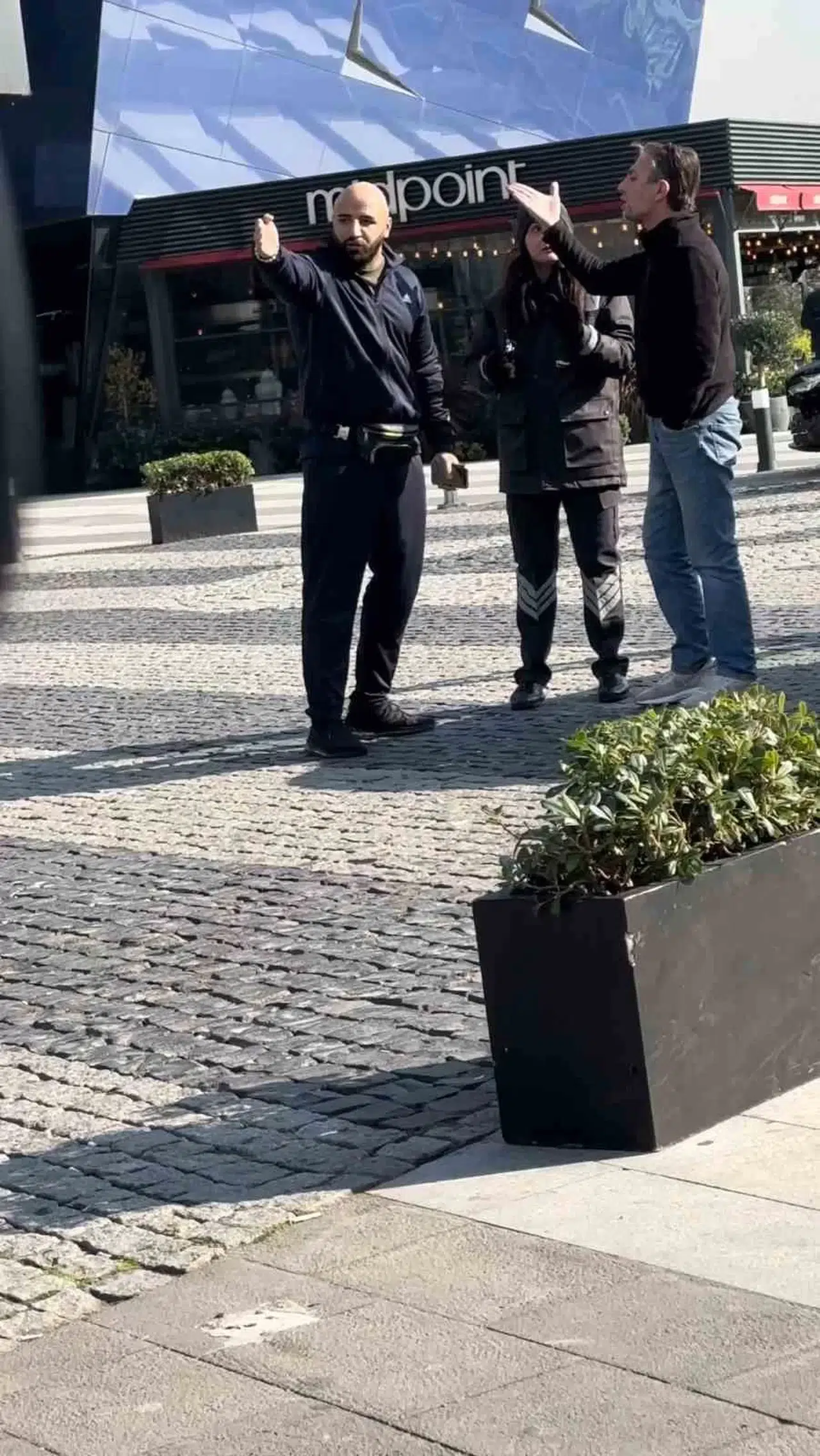 Ümraniye’de Taksi Sürücüsü ile Yolcu Ortasındaki Tartışma Kamerada