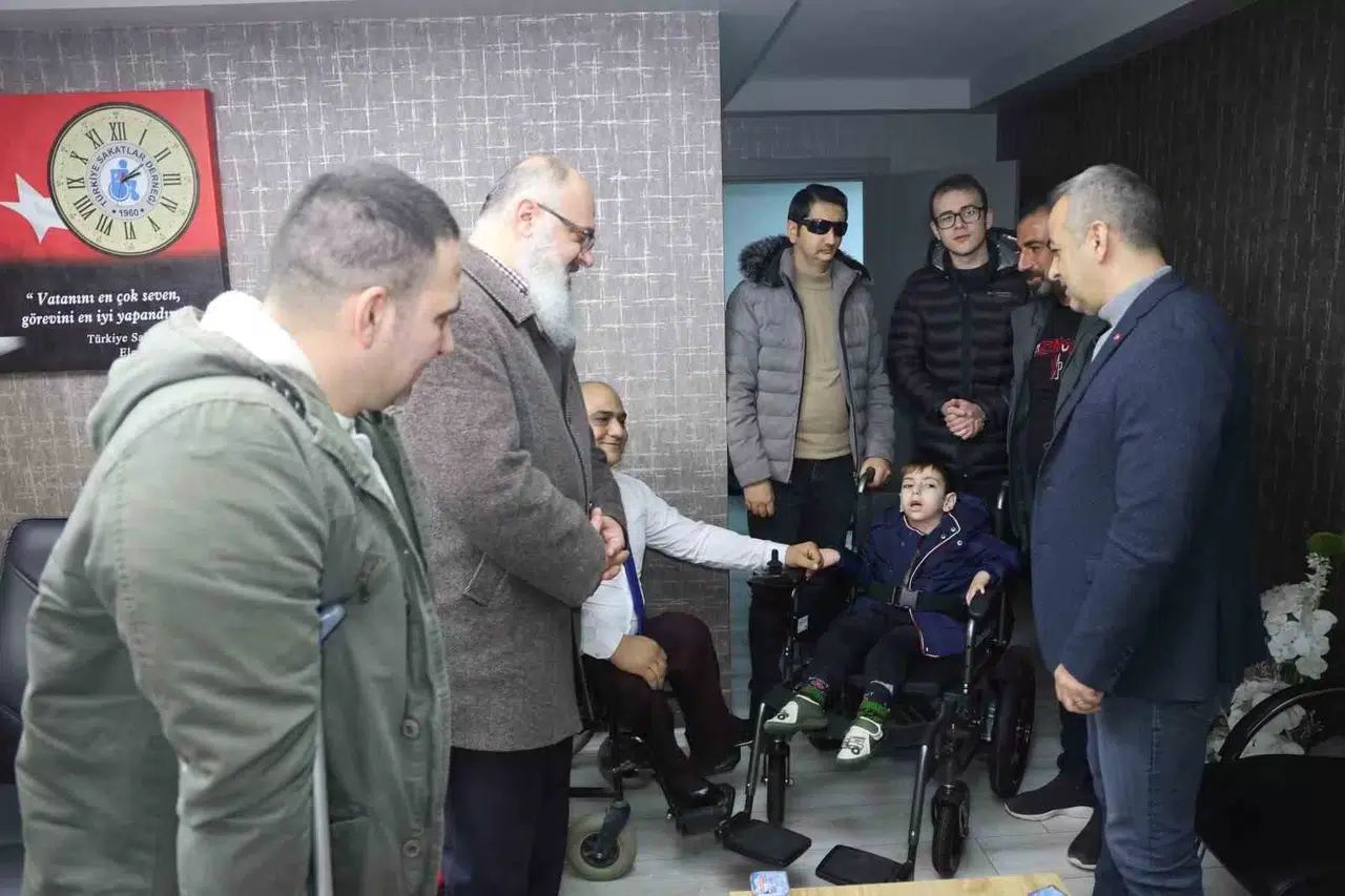 Üniversite Öğrencileri ve Öğretmenlerinden Örnek Davranış