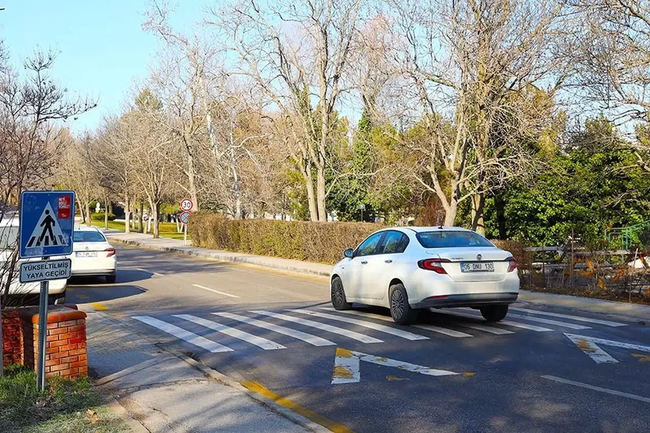 Üniversite Yerleşkelerinde Trafik Yaya Öncelikli