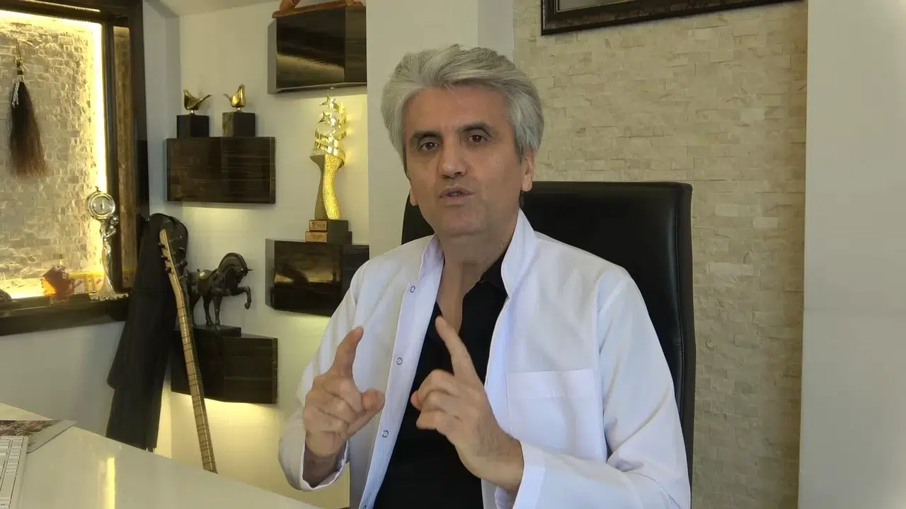 Ünlü Estetikçi Uyardı: "Göğüs Büyüklüğü Önemli Sıhhat Problemlerine Yol Açabilir"