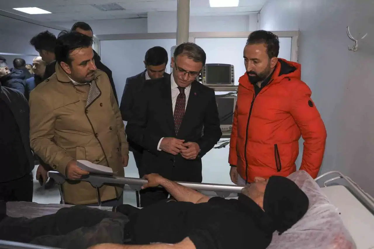 Vali Balcı, Çığdan Kurtulan Yaralıları Hastanede Ziyaret Etti